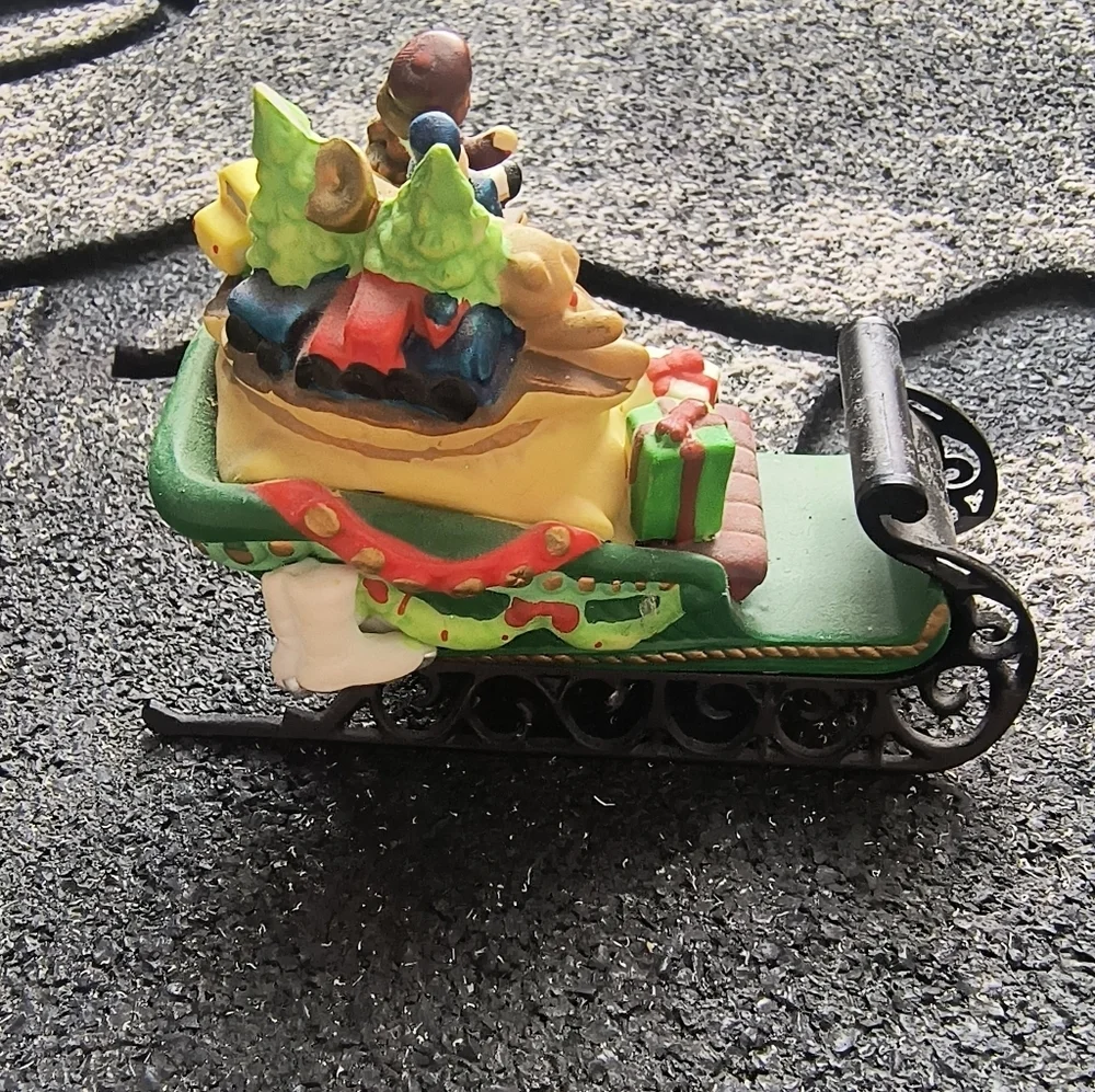 Department 56 Heritage Village Collection Santa Sleigh with Gifts 5611